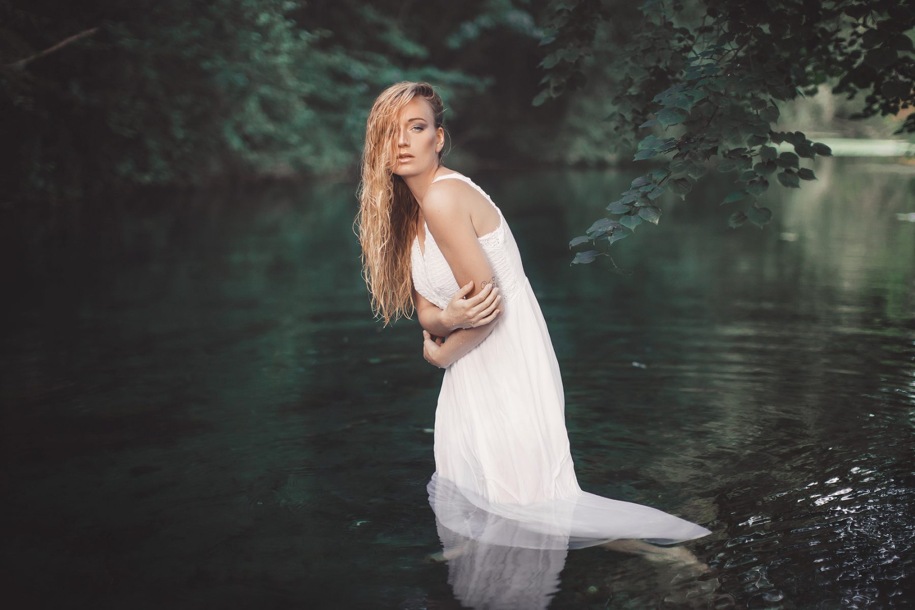 water-river-portrait-girl
